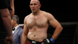 Алексей Олейник потерпел поражение от Криса Докоса