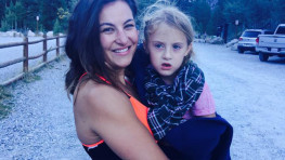 Миша Тейт оказала помощь пострадавшей в горах девочке