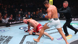 UFC 327: Азамат Мурзаканов проиграл Пауло Косте