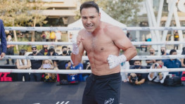 Кадр дня: Оскар Де Ла Хойя готовится к возвращению на ринг