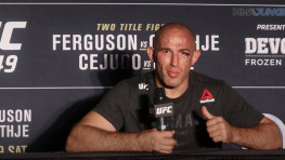 Бой Алексея Олейника и Деррика Льюиса возглавит турнир UFC 8 августа