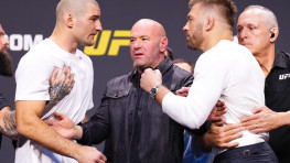 Дю Плесси: Стриклэнд привык быть хулиганом и не привык, когда на него самого наезжают