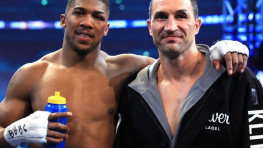 Кадр дня: Энтони Джошуа и Владимир Кличко после боя