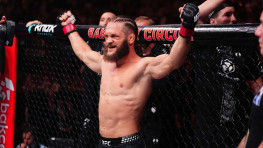 UFC Баку: Рафаэль Физиев досрочно победил Мануэля Торреса