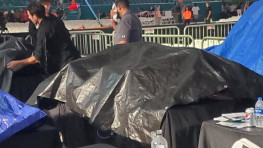 Кадр дня: Комментаторский стол на шоу «Мейвезер-Пол»