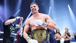 Верхувен поделился ожиданиями от боя против Усика