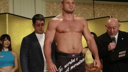 Иван Штырков одержал досрочную победу над Хун Кимом