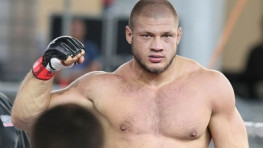 Иван Штырков подписал контракт с UFC