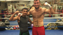 Кадр дня: Денис Шафиков и Мурат Гассиев