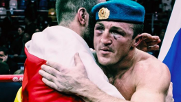 Кадр дня: Мурат Гассиев и Денис Лебедев после боя