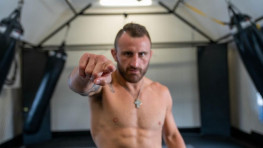 Александр Волкановски: Челюсть Холлоуэя скоро не сможет держать такое количество ударов