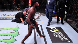 Стерлинг задушил Сэндхагена за 88 секунд и вызвал на бой Петра Яна