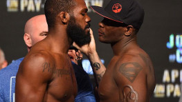 Фото: Взвешивание участников UFC 197