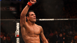 Рафаэль дос Аньос победил Нила Магни удушающим приемом