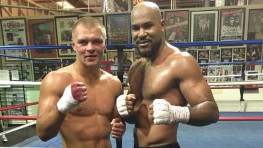 Кадр дня: Вячеслав Глазков и Джеральд Вашингтон после спарринга