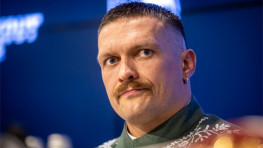 Фрэнк Уоррен: Усику придется освободить чемпионский пояс