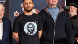 Команда Ломаченко просит назначить его обязательным претендентом