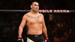 UFC просит Кейна Веласкеса удостовериться в возможности провести бой с Вердумом