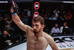 Мухамед Берхамов и Лоренц Ларкин проведут бой на Bellator 290