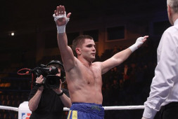 Дмитрий Митрофанов и Рустам Тулаганов дебютировали на профессиональном ринге