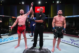 UFC Vegas 75: Муслим Салихов проиграл Николасу Далби