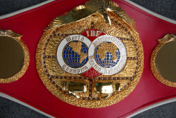 Салва и Тадуран определят чемпиона IBF в минимальном весе