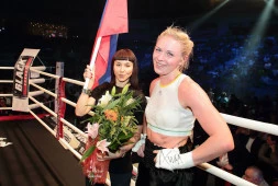 Кулакова заключила контракт с компанией «Мир бокса»