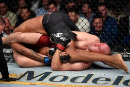 Олейник о победе на UFC 246: Красивый болевой получился