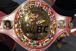 Кадр дня: Пояс WBC для победительницы боя Шилдс–Хаммер