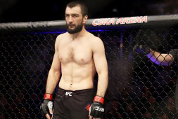 Абубакар Нурмагомедов снялся с турнира UFC Fight Night 221