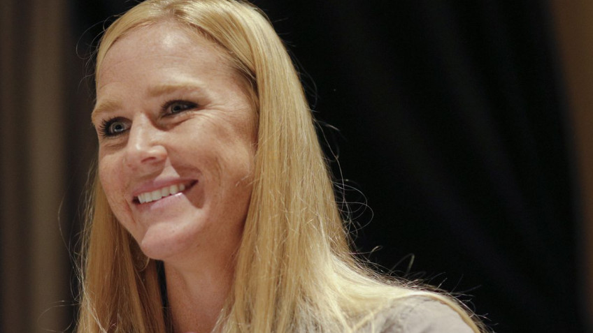 Холли Холм: Джустино сильна, агрессивна и она крупнее меня