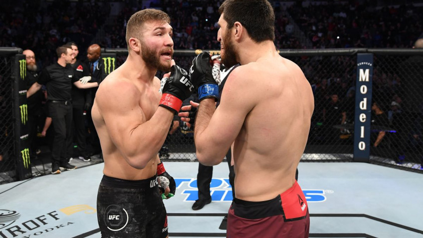 Бой Магомеда Анкалаева и Иона Куцелабы перенесен на 29 августа