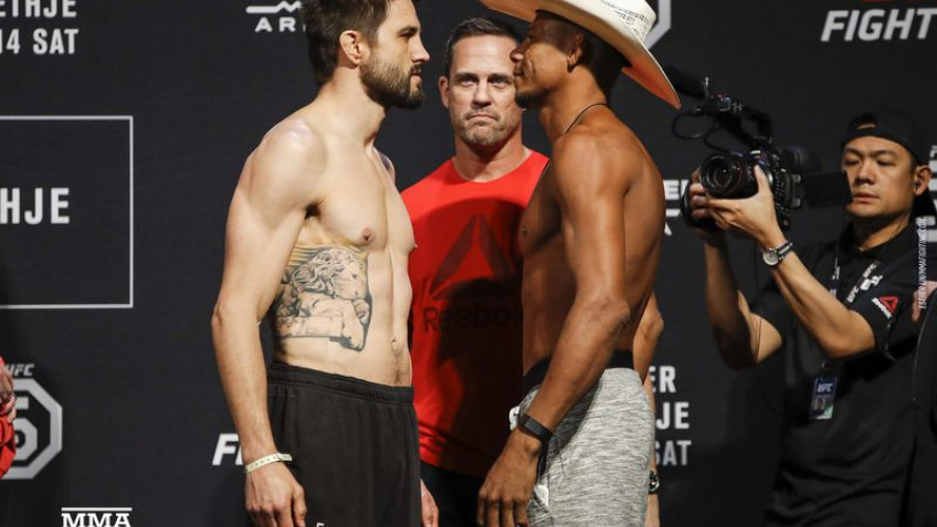 Алекс Оливейра победил Карлоса Кондита удушающим приемом 