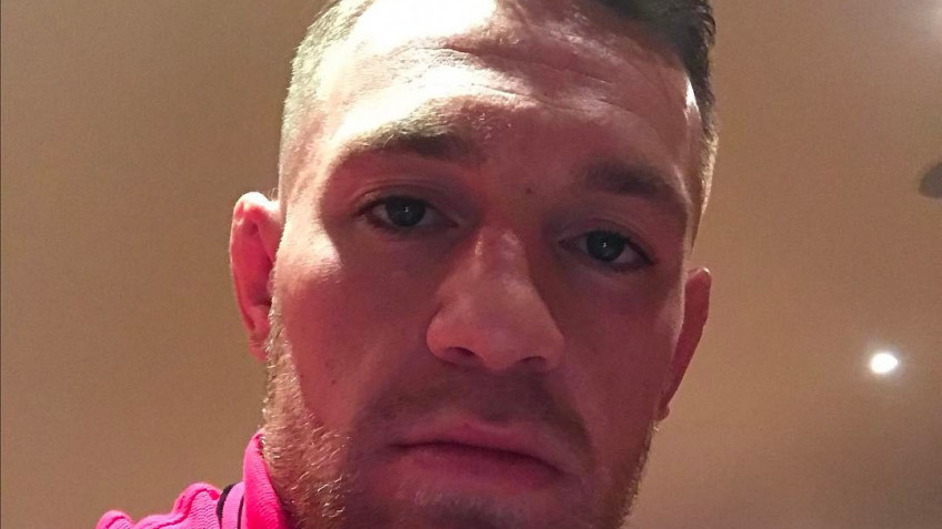 FSNews: Макгрегор подписал контракт, Джо Смит встретится с Баррерой