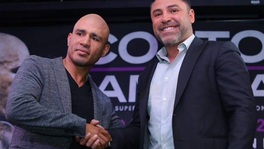 Кадр дня: Котто и Де Ла Хойя объявили о подписании сделки на три боя