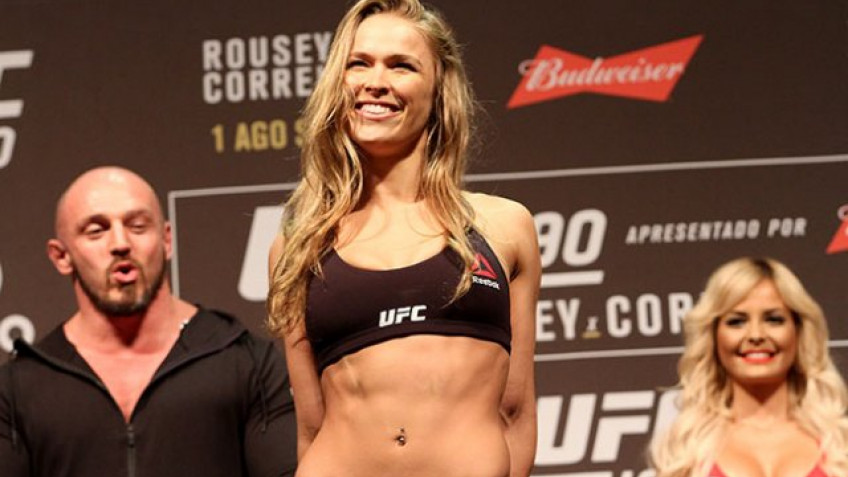Видео взвешивания бойцов перед UFC 190