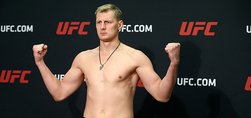 Взвешивание UFC в Лондоне: Вердум — 112,9 кг, Волков — 111,6 кг