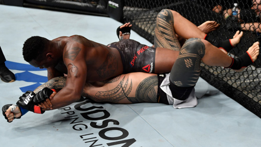 Овинс Сент-Прю победил Тайсона Педро болевым приемом