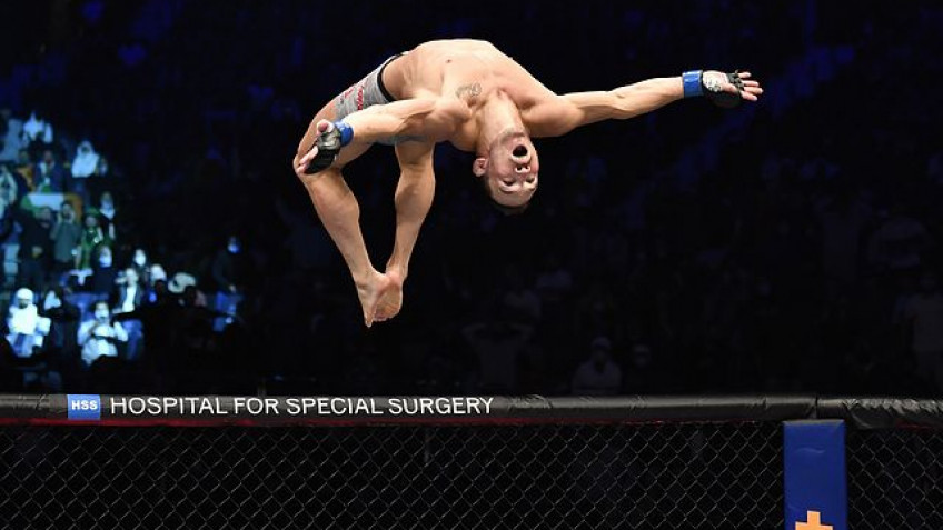 Дана Уайт о сальто Чендлера: Выглядело так, словно он собирается сломать свои пятки, колени и позвоночник