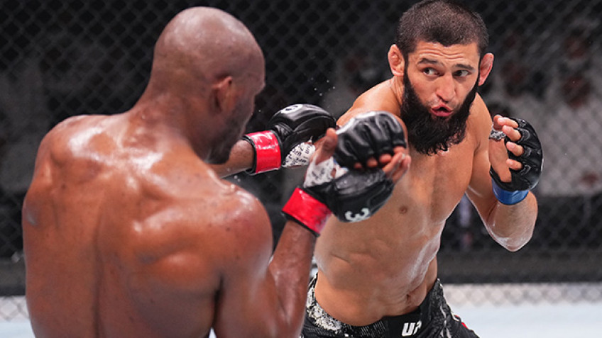 Хамзат Чимаев заявил, что сломал руку в первом раунде боя с Усманом
