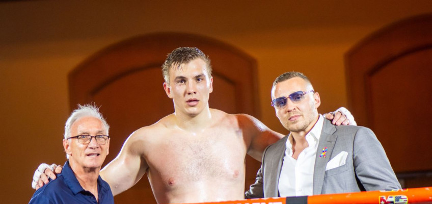 Алексей Дронов одержал вторую досрочную победу на профессиональном ринге (видео)