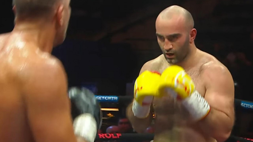 Мурат Гассиев нокаутировал Кубрата Пулева и завоевал чемпионский титул