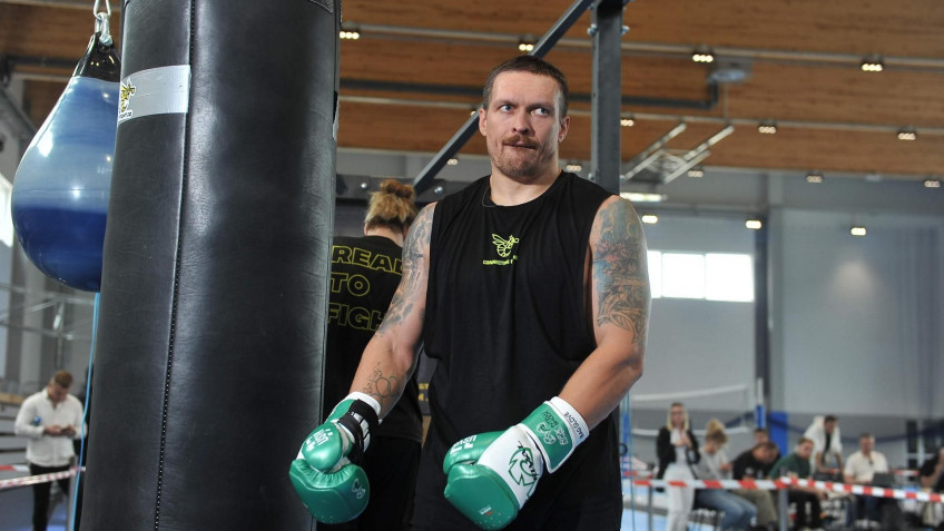 Александр Усик прокомментировал отказ от чемпионского пояса WBO
