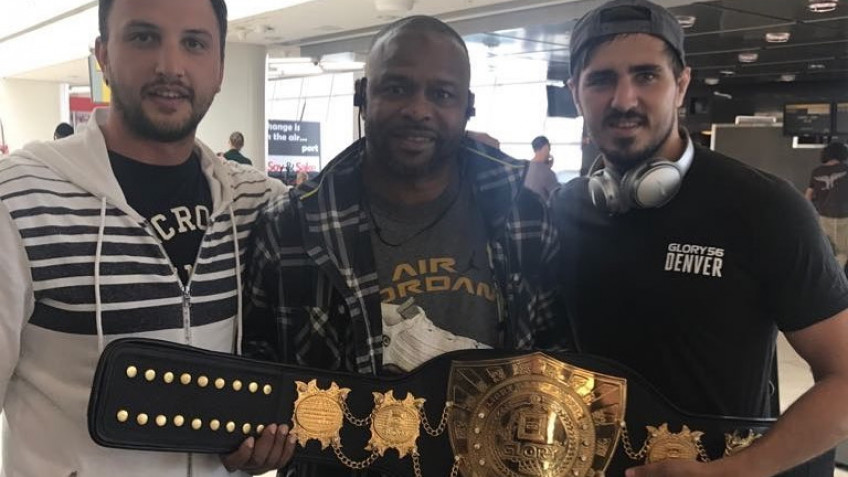 Кадр дня: Рой Джонс и Артем Вахитов