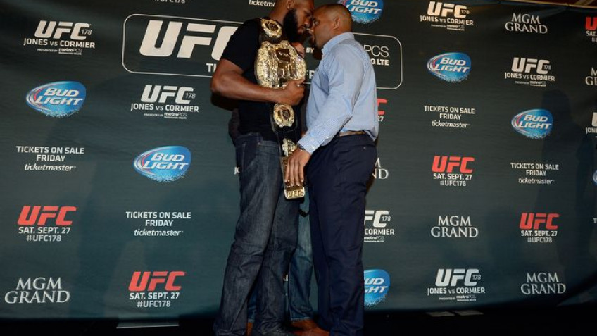 Джонс и Кормье вспоминают потасовку на пресс-конференции