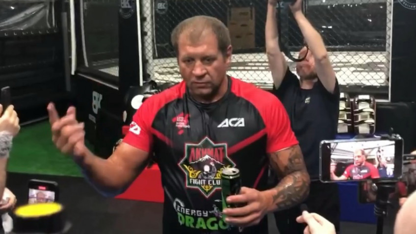 Александр Емельяненко: Исмаилов продержится максимум один раунд (видео)