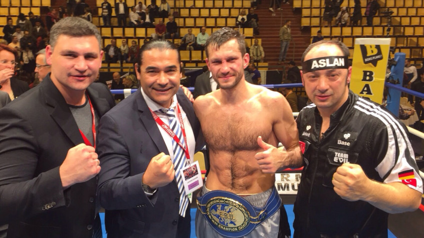 Игорь Михалкин защитил титул чемпиона Европы в полутяжелом весе