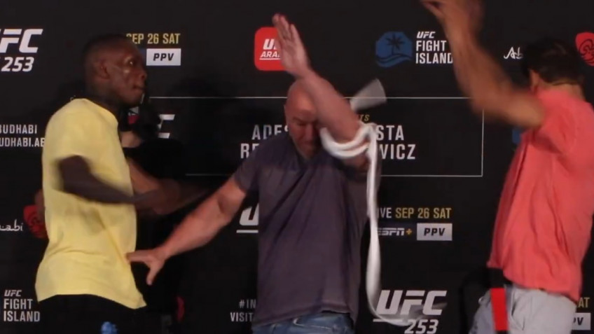 Едва не подрались до боя: Адесанья и Коста на взвешивании | Битва взглядов (видео)