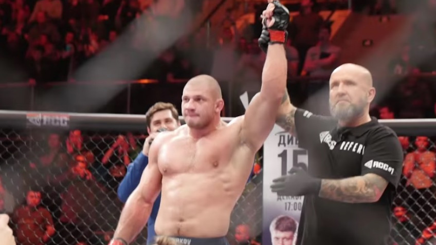 Видео: «Бои в клетке» 11 ноября в Екатеринбурге