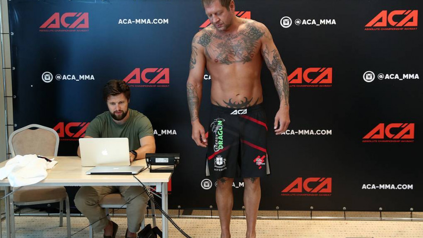 Емельяненко показал вес на 20 килограмм тяжелее Исмаилова